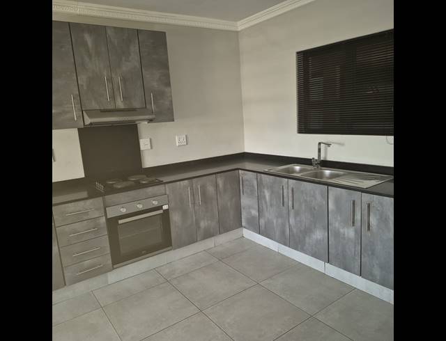 2 BEDROOM FLAT TO LET IN MONTCLAIR
